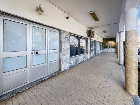 Imóvel junto a Palmela com grande potencial de investimento