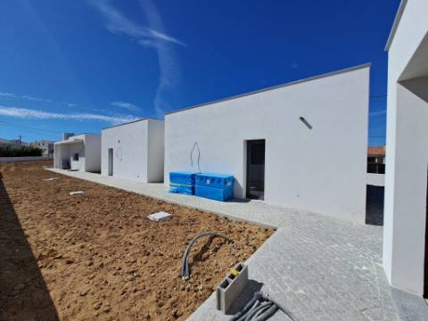 Moradia Térrea T3+1 com piscina em Geraldes