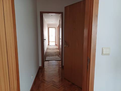 Excelente prédio renovado, de 10 fracções, em Benfica