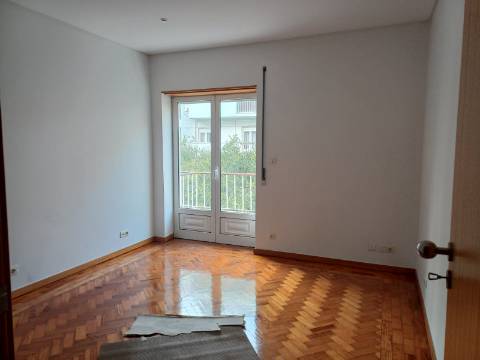 Excelente prédio renovado, de 10 fracções, em Benfica