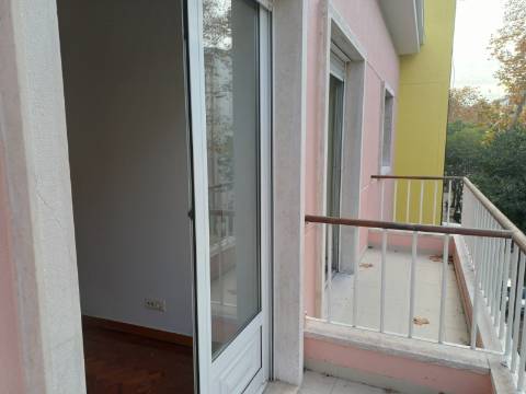 Excelente prédio renovado, de 10 fracções, em Benfica