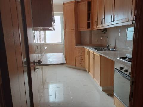 Excelente prédio renovado, de 10 fracções, em Benfica