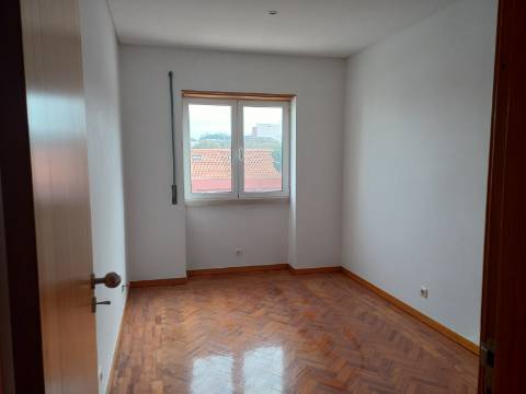 Excelente prédio renovado, de 10 fracções, em Benfica