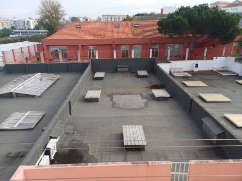 Excelente prédio renovado, de 10 fracções, em Benfica