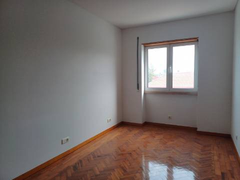 Excelente prédio renovado, de 10 fracções, em Benfica