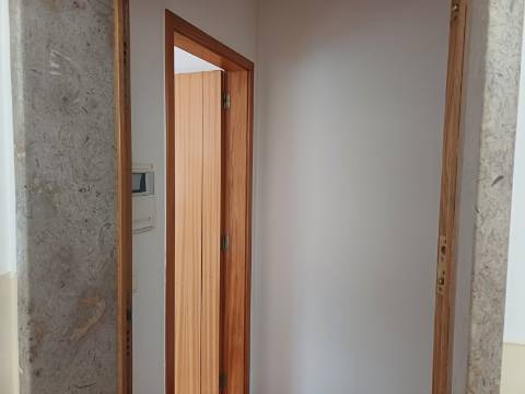 Excelente prédio renovado, de 10 fracções, em Benfica