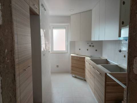 Excelente prédio renovado, de 10 fracções, em Benfica