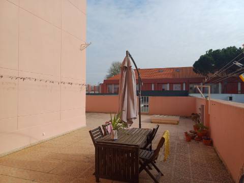 Excelente prédio renovado, de 10 fracções, em Benfica