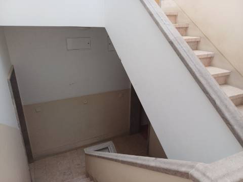 Excelente prédio renovado, de 10 fracções, em Benfica