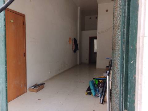 Excelente prédio renovado, de 10 fracções, em Benfica