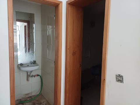 Excelente prédio renovado, de 10 fracções, em Benfica