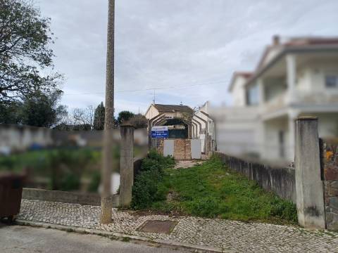 Moradia V5 com terreno urbano numa Localização Privilegiada em Leiria