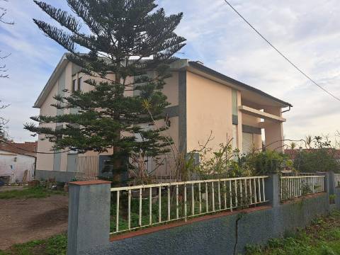 Moradia V5 com terreno urbano numa Localização Privilegiada em Leiria