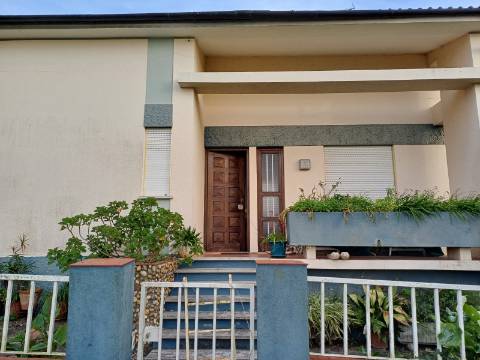 Moradia V5 com terreno urbano numa Localização Privilegiada em Leiria