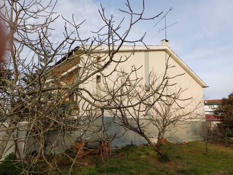 Moradia V5 com terreno urbano numa Localização Privilegiada em Leiria