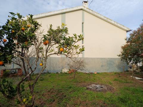 Moradia V5 com terreno urbano numa Localização Privilegiada em Leiria