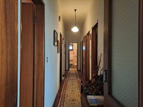 Moradia V5 com terreno urbano numa Localização Privilegiada em Leiria