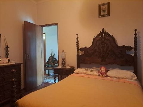 Moradia V5 com terreno urbano numa Localização Privilegiada em Leiria