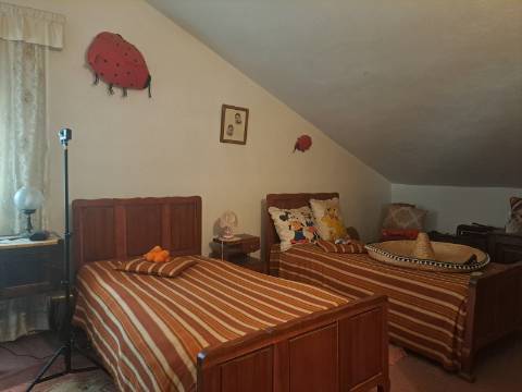 Moradia V5 com terreno urbano numa Localização Privilegiada em Leiria