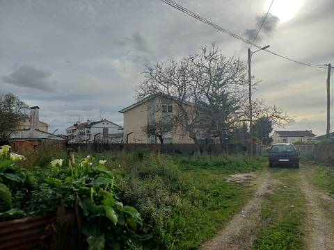 Moradia V5 com terreno urbano numa Localização Privilegiada em Leiria