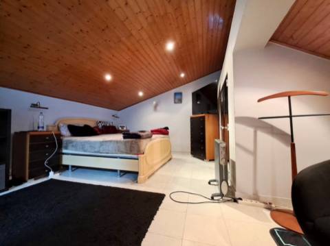 Moradia T3+1 com comércio no Cadaval