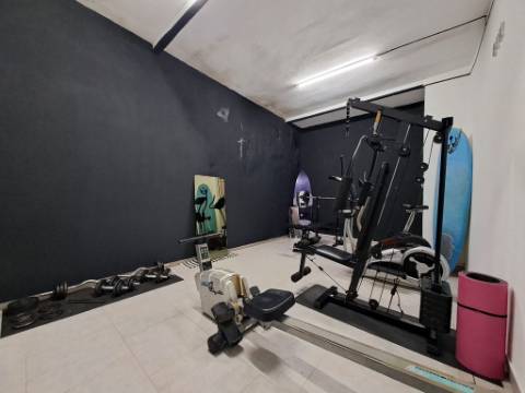 Moradia T3+1 com comércio no Cadaval