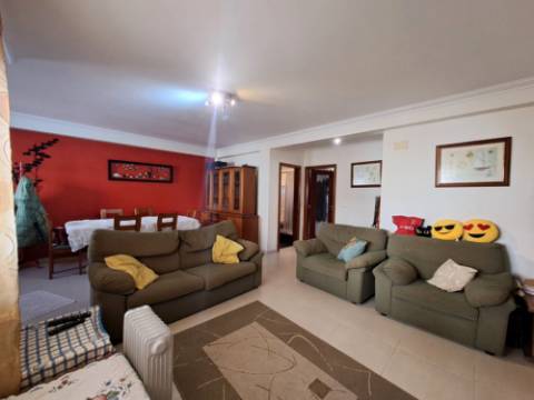 Moradia T3 em Casal Moinho