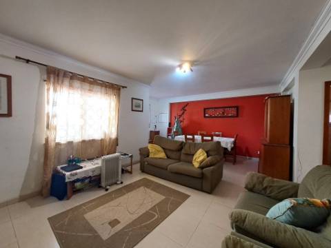 Moradia T3 em Casal Moinho