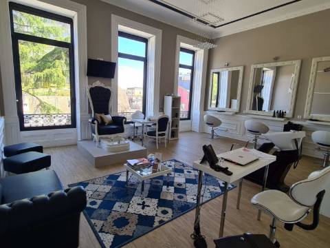 Prédio de charme arrendado - Investimento com rendimento garantido no Porto