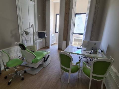 Prédio de charme arrendado - Investimento com rendimento garantido no Porto