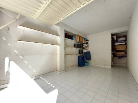 Garagem privada em prédio de Caldas da Rainha