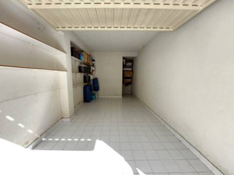 Garagem privada em prédio de Caldas da Rainha