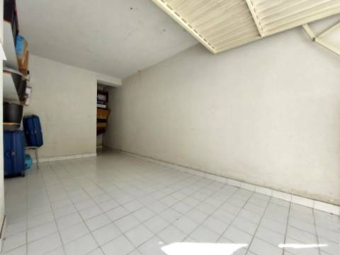 Garagem privada em prédio de Caldas da Rainha