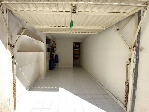 Garagem privada em prédio de Caldas da Rainha