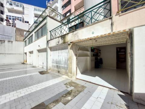 Garagem privada em prédio de Caldas da Rainha