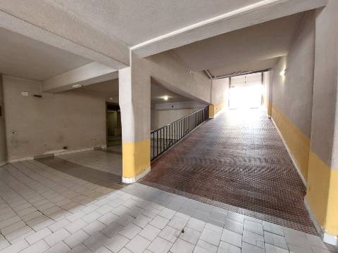 Garagem privada em prédio de Caldas da Rainha