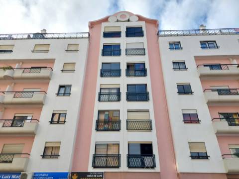 Garagem privada em prédio de Caldas da Rainha