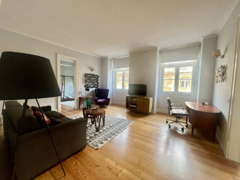 Apartamento T3 de Charme na Baixa de Lisboa - Uma Oportunidade Única!