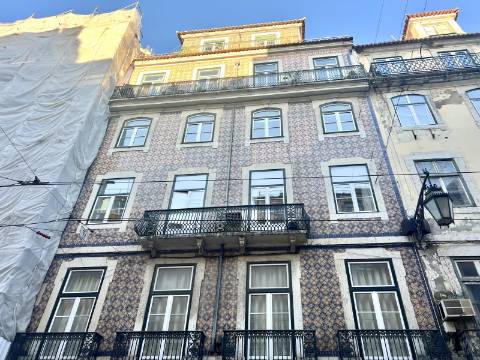 Apartamento T3 de Charme na Baixa de Lisboa - Uma Oportunidade Única!
