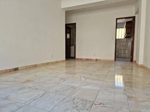 Apartamento T0 luminoso em Sapadores/Graça