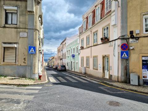 Apartamento T0 luminoso em Sapadores/Graça