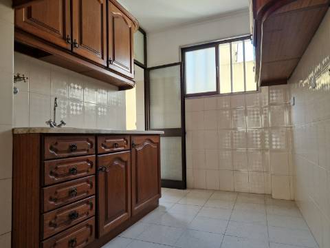 Apartamento T0 luminoso em Sapadores/Graça