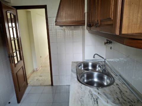 Apartamento T0 luminoso em Sapadores/Graça