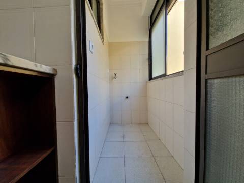 Apartamento T0 luminoso em Sapadores/Graça