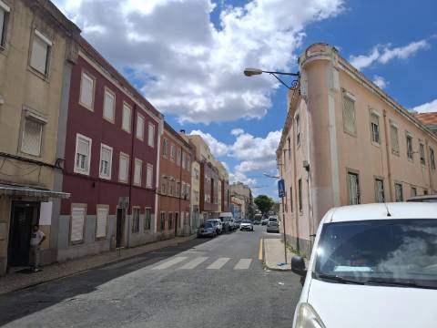 Apartamento T0 luminoso em Sapadores/Graça