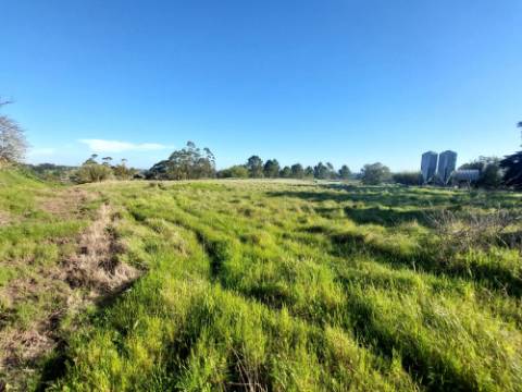 Lote para construção de 6.920m² e vista estupenda sobre o Campo