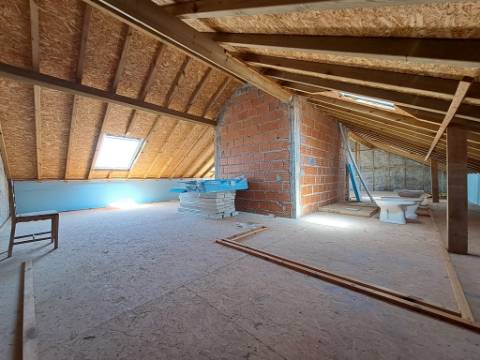 Moradia T3 junto à praia da Consolação