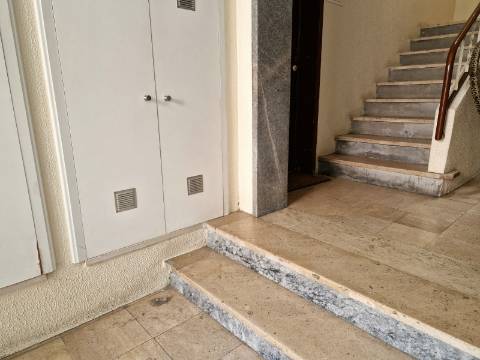 Prédio reabilitado em Alverca para rendimento