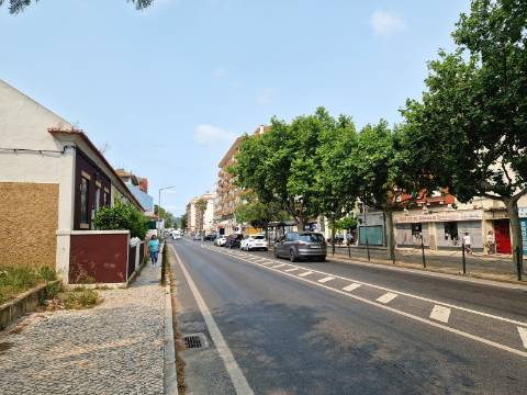 Prédio reabilitado em Alverca para rendimento