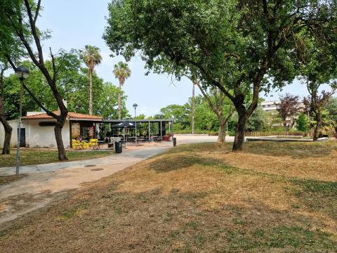 Prédio reabilitado em Alverca para rendimento